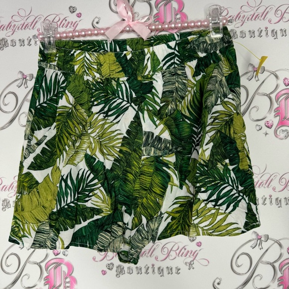 Divided shorts leafs tropical white black green lightweight summer design cute - Picture 4 of 5